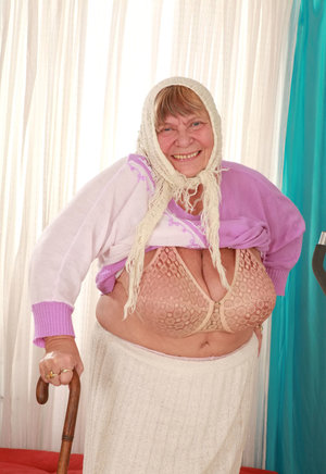 18 year girls lose their virginity while being double sexyed during a foursome